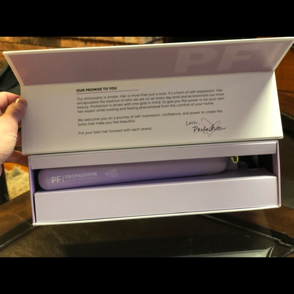 PROFASHION Smooth Operator 1.25” ceramic flat iron